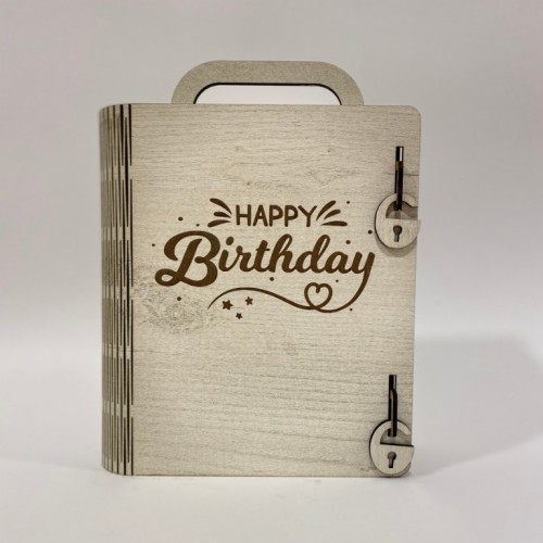 Kutija knjiga sa natpisom Happy brithday