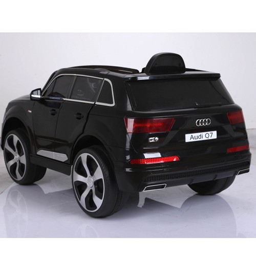 Automobil na akumulator  Audi Q7 - 2017