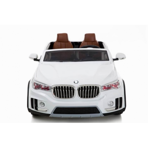 Automobil na akumulator BMW X7 beli sa kožnim sedištima i mekim gumama 