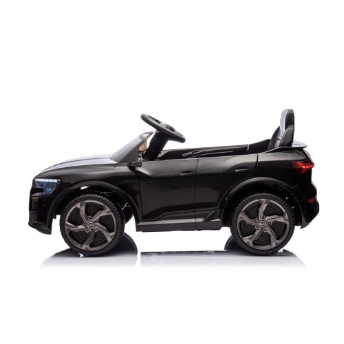 Audi S Q8 crna