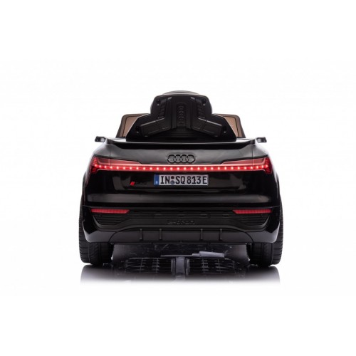 Audi S Q8 crna