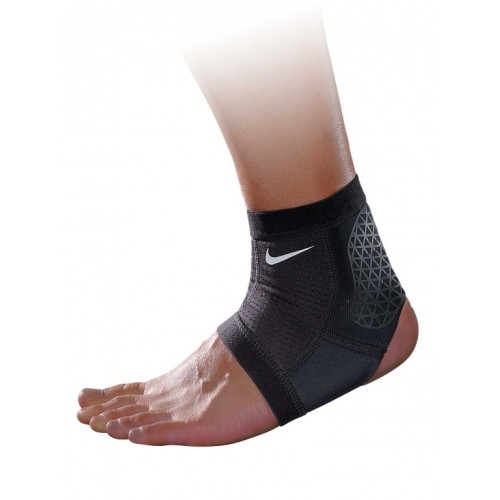 NIKE Steznik za zglob PRO HYPERSTRONG crna 