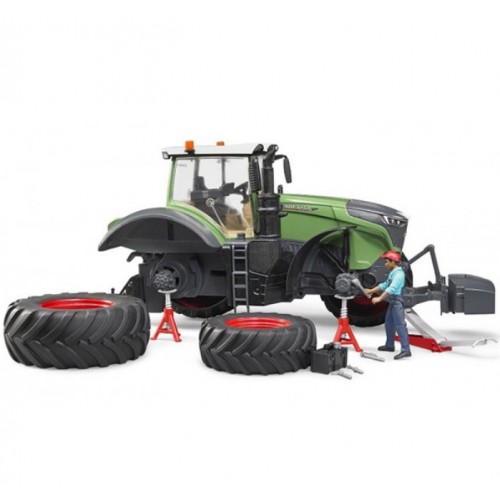 Traktor Fendt Vario sa mehaničarem i alatom 040413