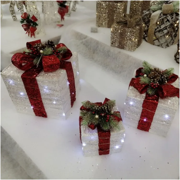 Bele dekorativne poklon kutije Led osvetljenje set 3 komada