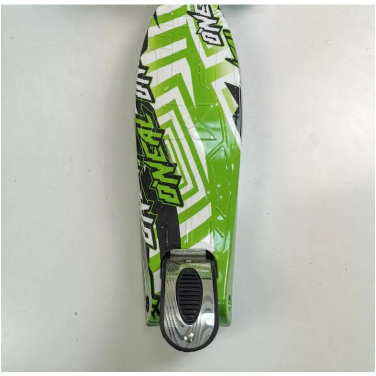 Maxi Trotinet za decu sa svetlećim točkovima Model 650-8