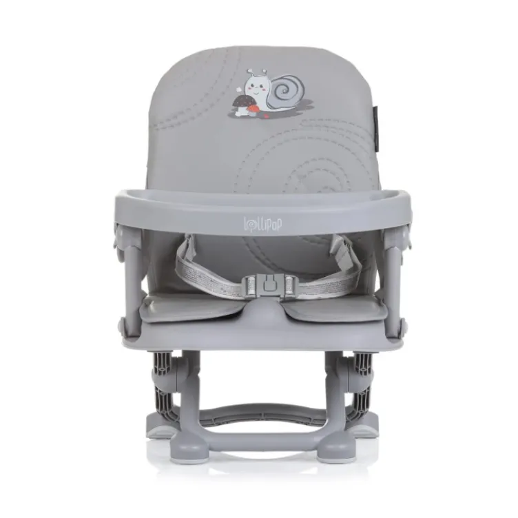 Buster hranilica Chipolino Lollipop  Buster stolica za hranjenje namenjena je deci koja mogu samostalno da sede, uzrasta do 3 godine i težine do 15kg; Široko i udobno sedište; Lako montiranje buster hranilice na stolicu za odrasle pomoću kaiševa i pojaseva; Navlaka proizvedena od visokokvalitetne kože – lako se čisti i održava; Navlaka se skida, te se stolica može koristiti sa ili bez nje; Sigurnosni pojas; Buster stolica je podesiva u 3 položaja po visini; Tacna za hranu se može skinuti; Veoma kompaktno sk