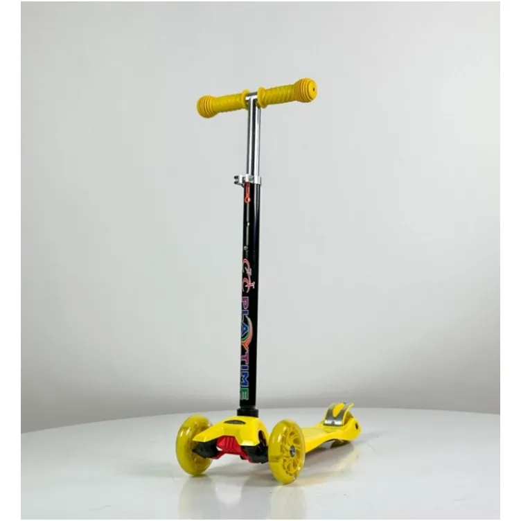 Za jedno dete Aluminijumski ram Podesiva ručica 65-89cm Prečnik točkova 120mm Debljina točkova oko 24mm Svetleći točkovi Dužina gazišta 56×13.5cm Preporučeno za uzrast 6+ Preporuceno maksimalno opterećenje do 35kg Težina proizvoda 2.9 kg Dimenzije 56.5×13.5x(65-89)cm Težina pakovanja 3.5kg Dimenzije pakovanja 60x15x28cm