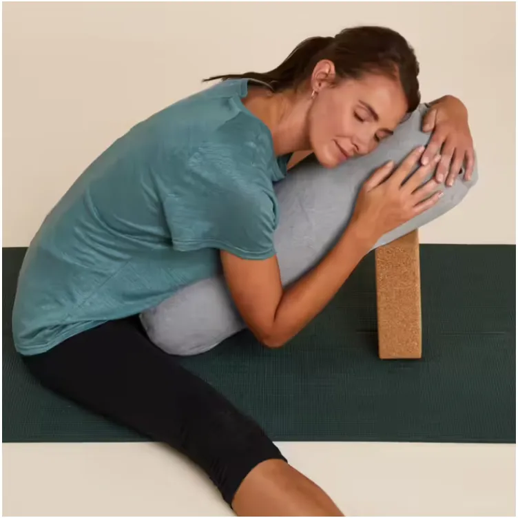 Sivi restorativni podupirač za jogu 