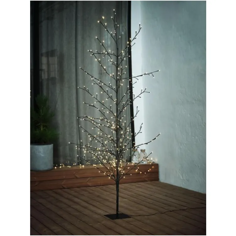 Osvetlite svoj eksterijer uz spoljašnje svetleće drvo sa LED osvetljenjem, idealno za stvaranje praznične atmosfere.