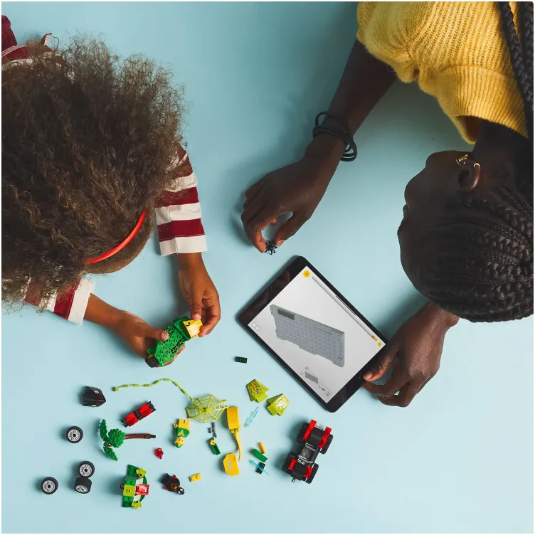 11198 Jurnjava Spina i Elektra dinosaur-vozilima