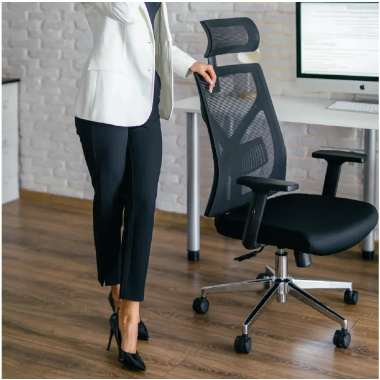 Ergonomska kancelarijska stolica UGD Aura D32