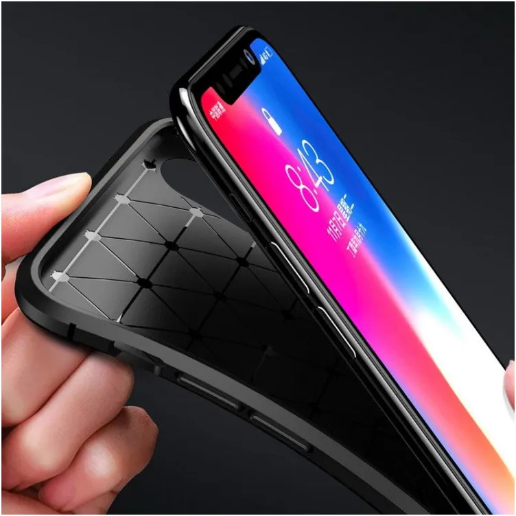 Maska Carbon Defender za iPhone 14 Plus crna.