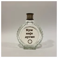 Flaša sa natpisom Kum nije dugme