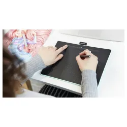 Intuos M Bluetooth Pistachio