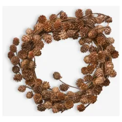 Novogodišnji venac rustičnog izgleda, izrađen od pletene vrbe i ukrašen šišarkama.Novogodišnji venac rustičnog izgleda, izrađen od pletene vrbe i ukrašen šišarkama.