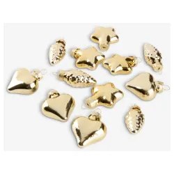 Pakovanje sadrži 12 staklenih ukrasa u zlatnoj boji – kombinaciju kugli, srca, zvezda i šišarki