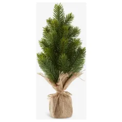 Veštačka jelka sa realističnim zelenim iglicama, postavljena u rustičnu jutu.
