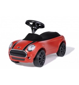 Guraljka Mini zelena Uzrast:  1 ½ – 4 godine Dimenzije: 75x 30,5x 28,5 Na osnovu originalnih MINI modela, čak i najmlađa deca mogu da se urone u fascinantan svet MINI-ja. Naša Ferbedo MINI kolica ne samo da impresioniraju svojim jedinstvenim dizajnom, već postavljaju najviše standarde kvaliteta i bezbednosti. Zahvaljujući ergonomskom položaju sedenja, malom krugu okretanja i šapat gumama, Ferbedo MINI su savršeni saputnici u zatvorenom i na otvorenom.
