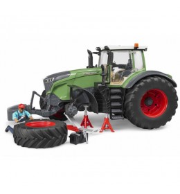 Traktor Fendt Vario sa mehaničarem i alatom 040413